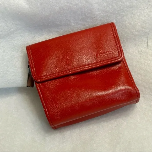 Fossil Vintage Red Leather Trifold ID Wallet - Picture 11 of 16